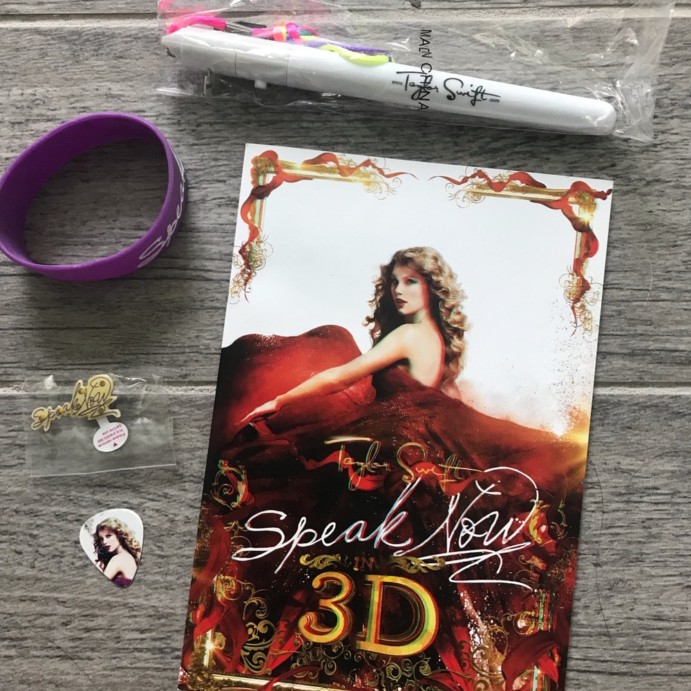 Taylor Swift Speak Now World Tour Merchandise